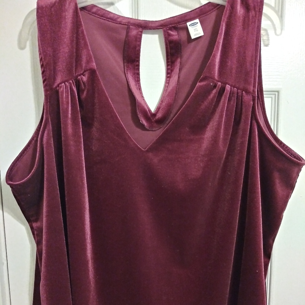 Old Navy burgundy velvet sleeveless tank top